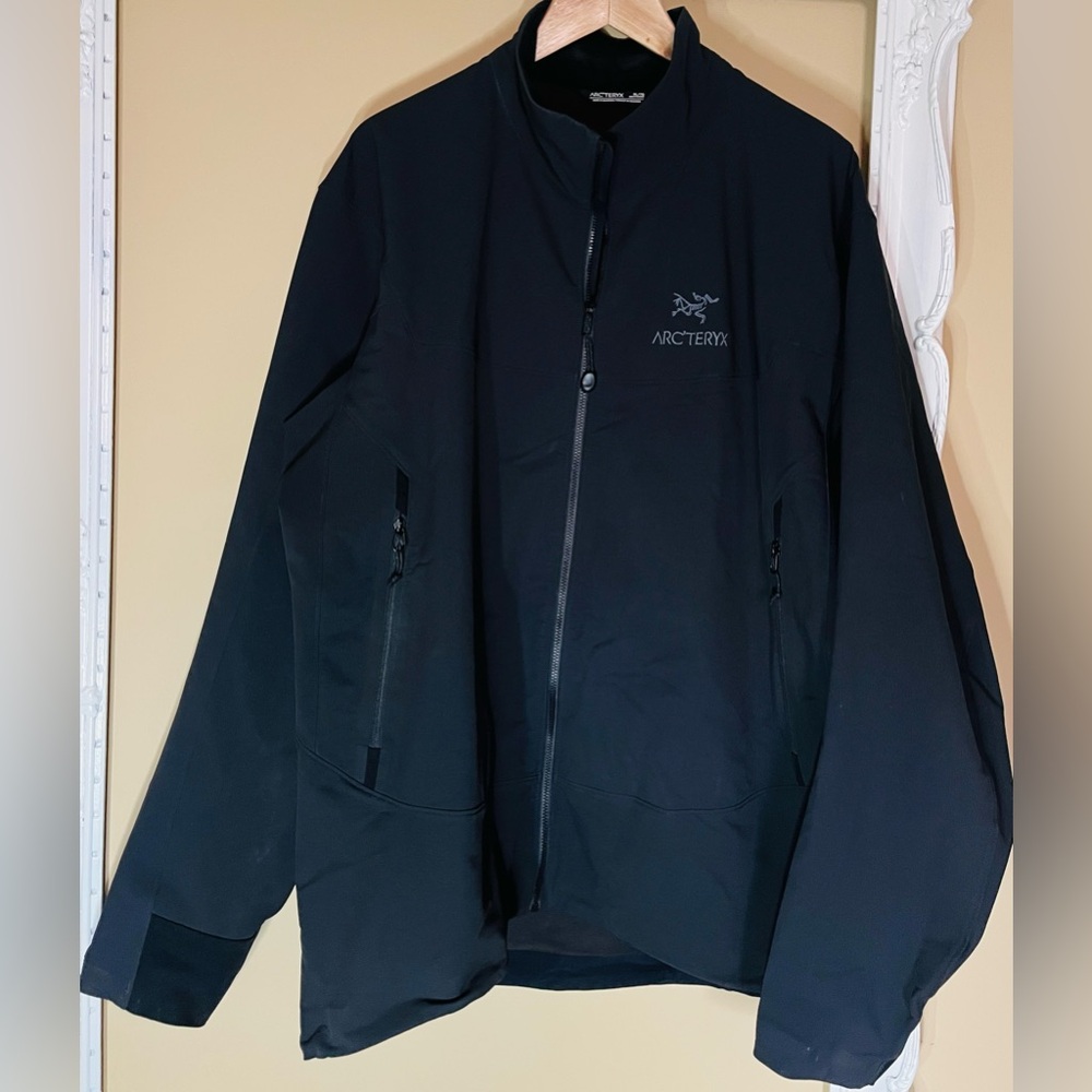 Arc'teryx Men's Performance Jacket in Black